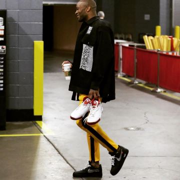 Sneakers Nike Air Force 1 '07 Virgil X Moma X Off White P. J. Tucker on his account Instagram