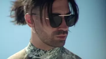 Les lunettes de soleil Louis Vuitton portées par Ademo dans le clip A l'Ammoniaque de PNL