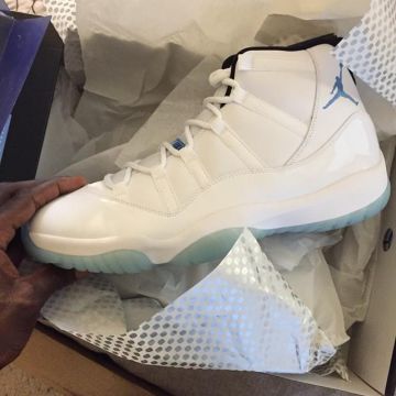 Sneakers Air Jordan 11 Retro "legend Blue" worn by Draymond Green on his account instagram