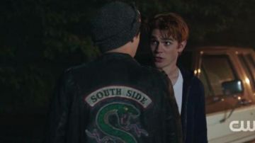La veste South Side Serpents de Jughead Jones (Cole Sprouse) dans Riverdale S02E07