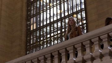 La gare Grand Central à new York où Serena Van Der Woodsen (Blake Lively) est arrivée dans Gossip Girl S01E01
