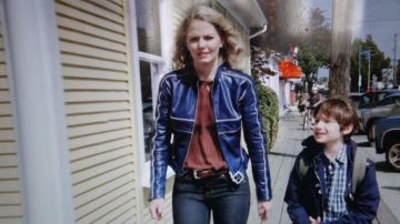 La réplica de la chaqueta de cuero que lleva Emma Swan (Jennifer Morrison) en Once Upon A Time S01E04