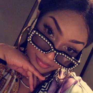 Sunglasses black with pearls Gucci GG0146S 001 of Stefflon Donation on his account Instagram
