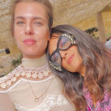 Les Lunettes de soleil Gucci GG0143S 002 de Salma Hayek sur son compte Instagram