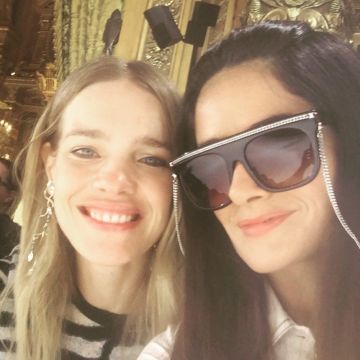 Sunglasses Falabella Stella McCartney Salma Hayek on his account Instagram