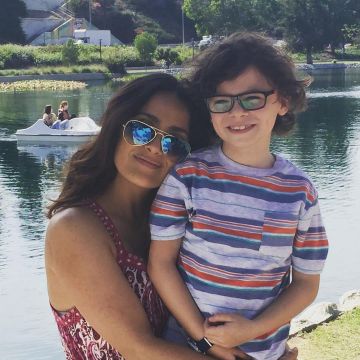 Les lunettes de solail Rayban Aviator RB3025 de Salma Hayek sur son compte Instagram