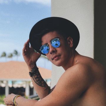 Sunglasses Ray-Ban Round glasses-blue Jairwoo on his account Instagram