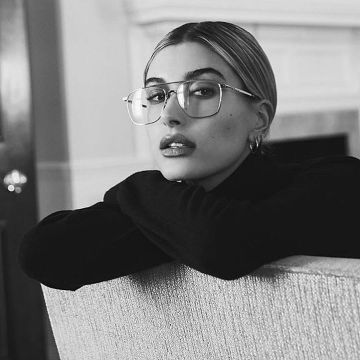 Les lunettes de soleil style Aviator en metal Dior d'Hailey Baldwin sur son compte Instagram