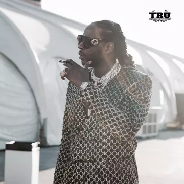 Les lunettes de soleil Gucci GG0152S 001 de 2 Chainz sur son compte Instagram