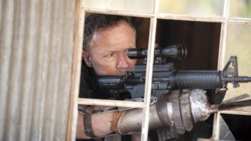 The prosthesis knives of Merle Dixon (Michael Rooker) in the series the Walking Dead S03E15