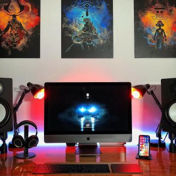 The Apple computer iMac pro on the account Instagram of Mr Jojol