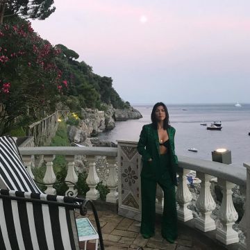 The pants green high waist jacquard Kourtney Kardashian on his account Instagram