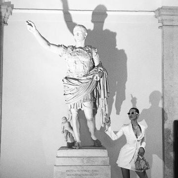 The white sunglasses Tommy Hilfiger, worn by Bella Hadid next to a statue on Instagram