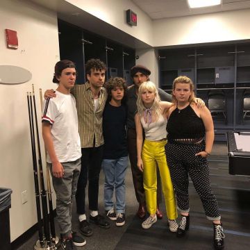 hayley williams yellow converse