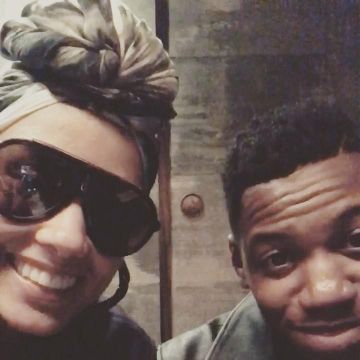 Les lunettes de soleil Carrera Pilot de Alicia Keys sur Instagram