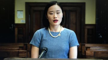 The t-shirt blue Alice + Olivia Courtney Crimsen (Michele Selene Ang) in 13 Reasons Why S02E13