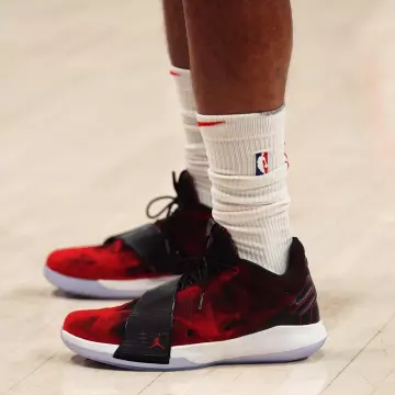sneakers Jordan CP3.XI 11 Rocket Fuel worn by Chris Paul on his instagram account