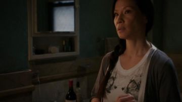 The t-shirt Leopard Joan Watson (Lucy Liu) in Elementary S05E22