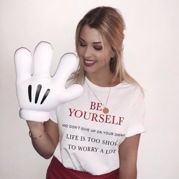 The white t-shirt Be Yourself Marie Lopez (Enjoyphoenix) on his account Instagram