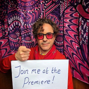 Eyeglasses Mont Blanc lenses pink worn by Robert Downey Jr on his account Instagram