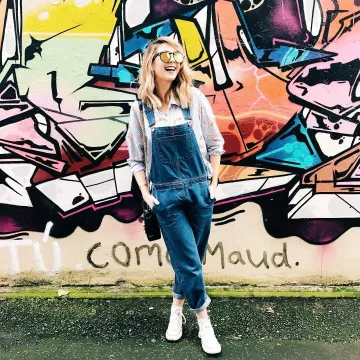 Overalls blue jean of Zoella on his account Instagram