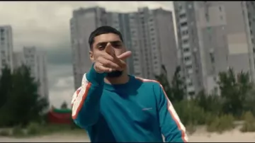 the Sweat Calvin Klein blue stripe orange and white worn by sneazzy in her video clip SNEAZZY - CHERNOBYL (2018)