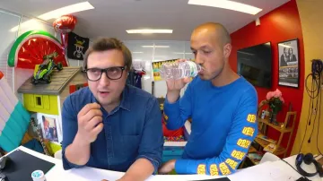 Le t-shirt bleu Obey de Carlito dans la video MÉLI-MÉLO (9 jeux hilarants avec Bigflo & Oli)