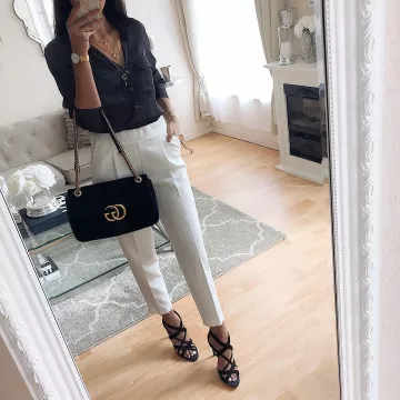 The shirt in grey worn by @stylebyhassyba on his account Instagram