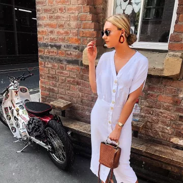 El rústico vestido blanco que lleva @lydiajanetomlinson en su cuenta de Instagram