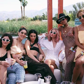 sun glasses Marc Jacobs "cateye" seen on the account Instagram of Kendall Jenner