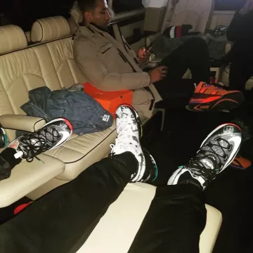 Sneakers Nike Lebron 13 Low Lmtd "Family Foundation" made by LeBron James on his account Instagram