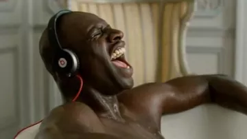 The Beats headphones by Dre of Bakari Bassari / Driss (Omar Sy) in the Untouchables