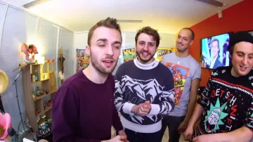 The sweater Rick And Morty worn by Mcfly in the video We create songs in total improv 2 of McFly & Carlito