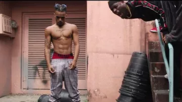 The boxer shorts Hollister red worn by XXXtentacion in her video clip SAD! on his youtube channel