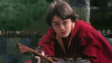 The replica of the broom "Nimbus 2000" from Harry Potter (Daniel Radcliffe) in Harry Potter and the chamber of secrets