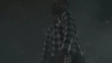The plaid shirt of XXXtentacion in her video clip Look at me!