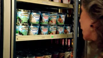 The ice cream Ben & Jerry's cookie distributor's view in Grace and Frankie S01E01