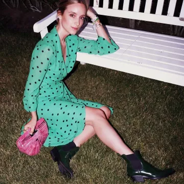 Boots green, Charlotte Groeneveld (@theashionguitar) on his account Instagram