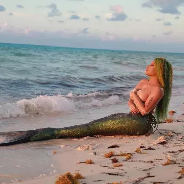 FlipTails Mermaid tail worn by Nicki Minaj on her Instagram account during the Bed (feat. Ariana Grande) music video shooting