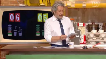 The hand / glove NTM black (goodies) seen in The Burger Quizz on may 16, 2018