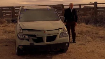 The reproduction of the Pontiac Aztec of Walter White (Bryan Cranston) in Breaking Bad S01E01