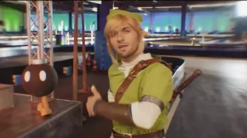 Le deguisement de Link (Legend Of Zelda) porté par Squeezie dans sa video youtube "Mario Carte Bleue All Star" (feat. Squeezie, Cyril, Natoo, ...)
