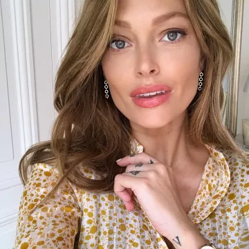 Earrings silver Cluse worn by Caroline Receiver on his account Instagram