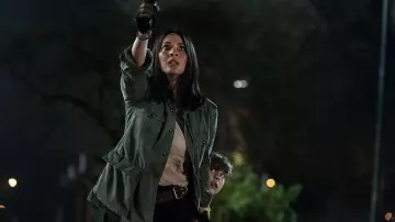 La saharienne kaki de Casey Bracket (Olivia Munn) dans The Predator 2018