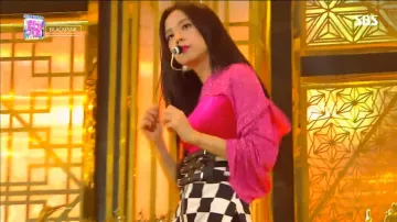 The top sequins pink Jisoo of Blackpink in Inkigayo on SBS