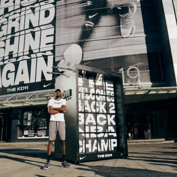 Shoes basketball Nike Zoom KD11 worn by Kevin Durant on his account Instagram