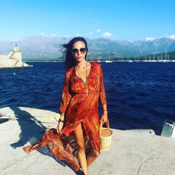 The long dress printed Janane Boudili on his account Instagram