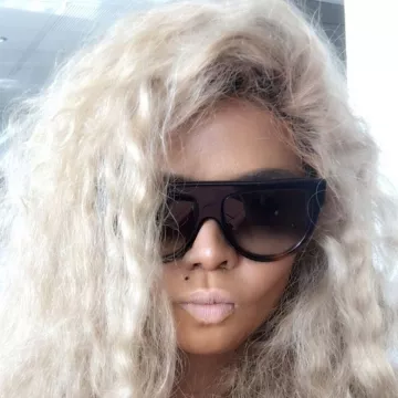 The Sunglasses Rectangular Frame Celine Eyewear of Lil Kim on his account Instagram