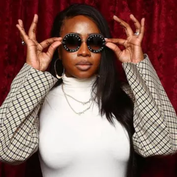Las gafas redondas Gucci La persiana por amor GG0113S 001 de Remy Ma en su cuenta de Instagram (disponible en marfil)