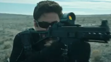 Black Tactical glooves worn by Alejandro Gillick (Benicio del Torro) as seen in Sicario 2: Day of the Soldado